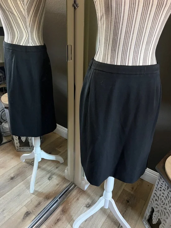 MaxMara Black, size 42 EU (6 US), Classic Pencil Skirt - Picture 2 of 9